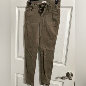 Stylish khaki green skinny jeans/jeggings, size 3 with a 26-inch waist